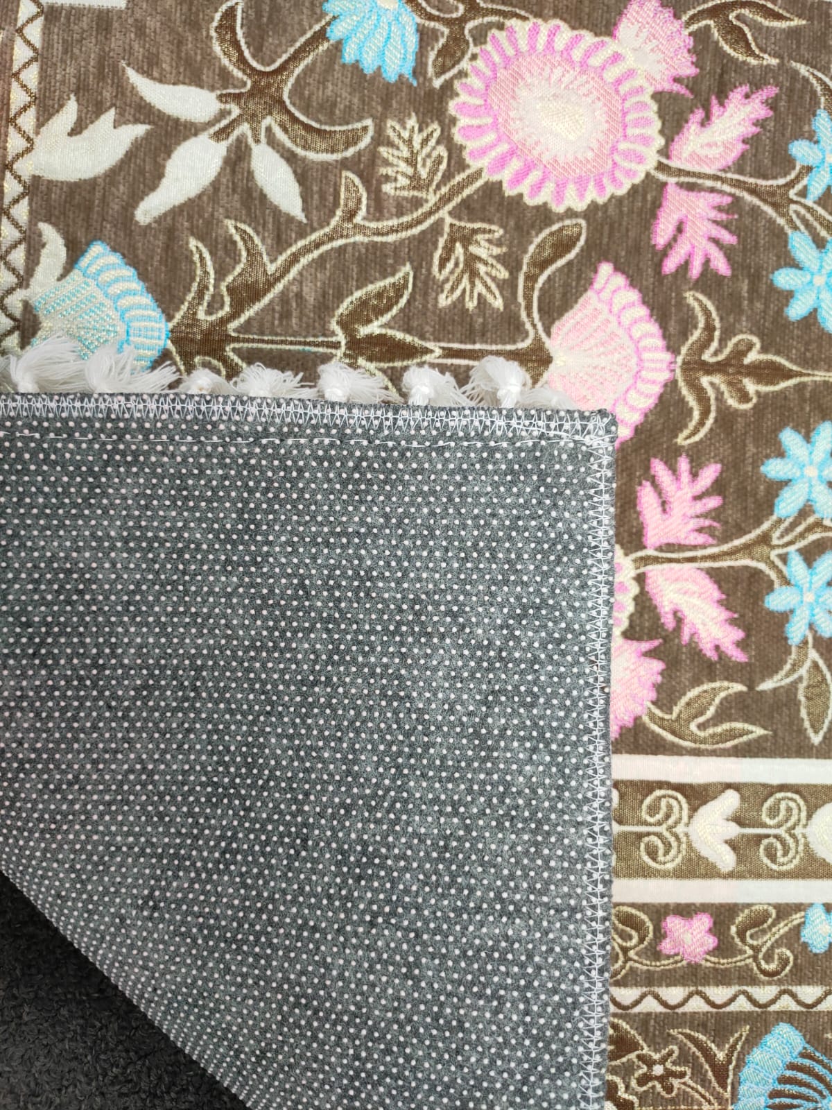 Anti-Slip Prayer Mat in Light Grey - Image 4