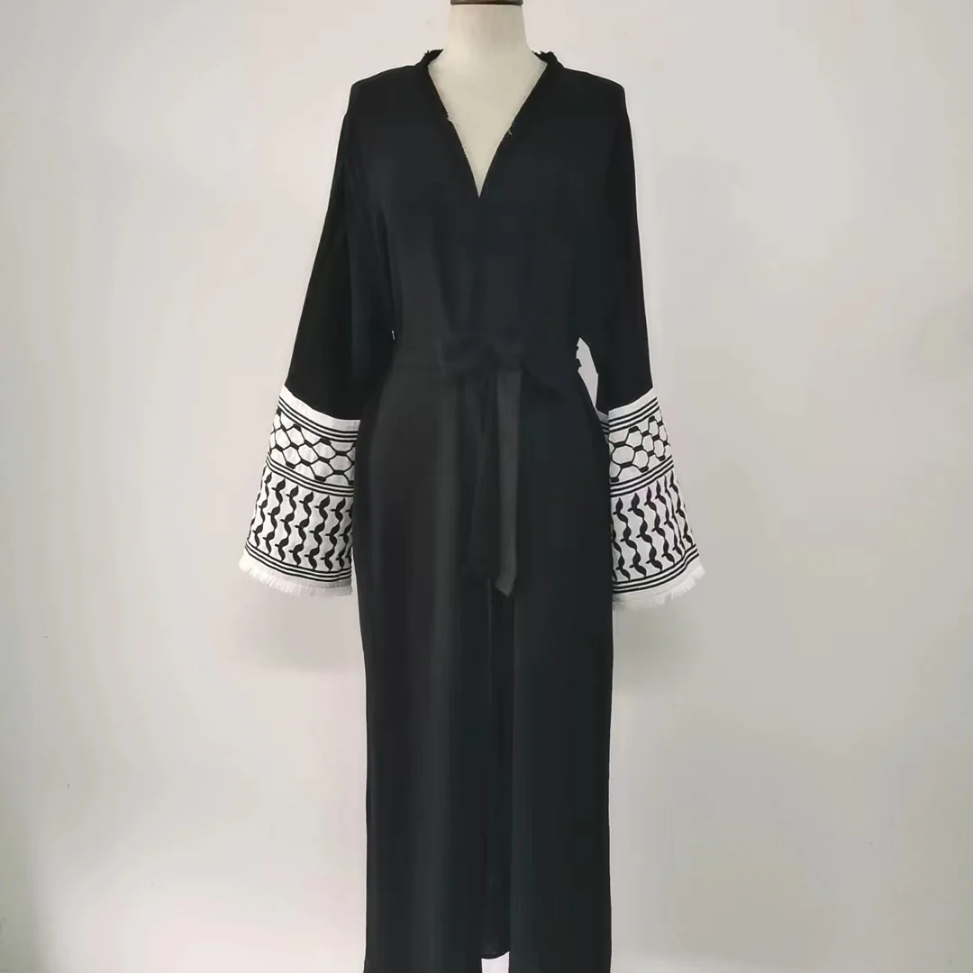 Keffiyeh Sleeve Open Abaya in Black (clearance item online only) - Image 4
