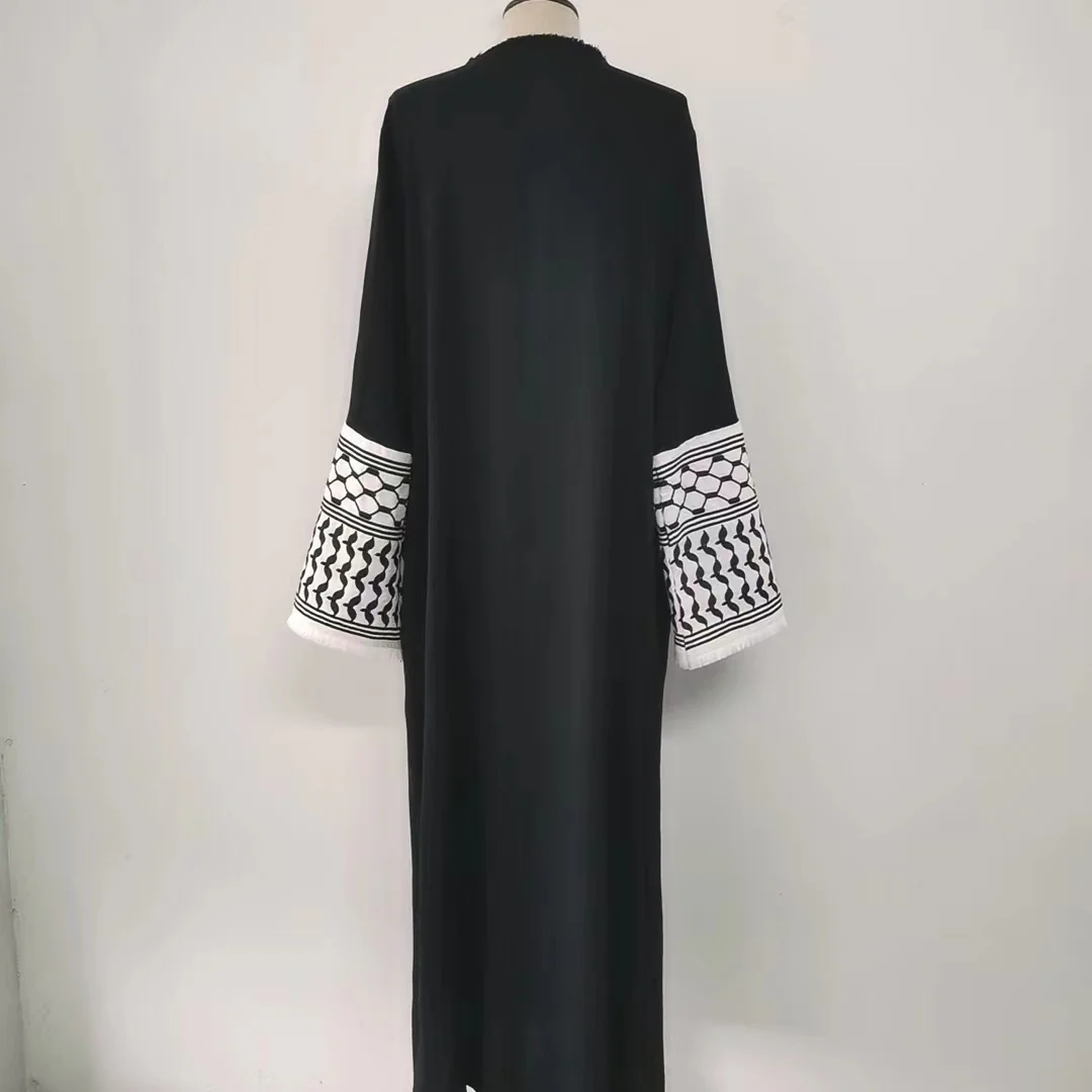 Keffiyeh Sleeve Open Abaya in Black (clearance item online only) - Image 6