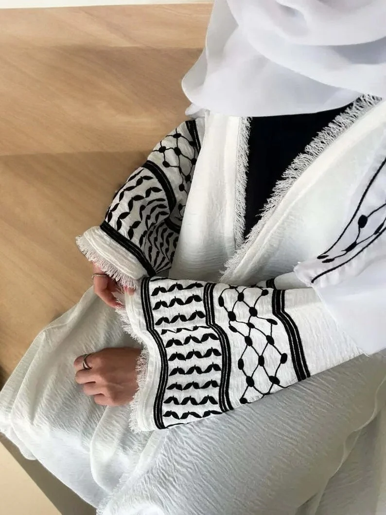 Keffiyeh Sleeve Open Abaya in White (clearance item online only) - Image 4