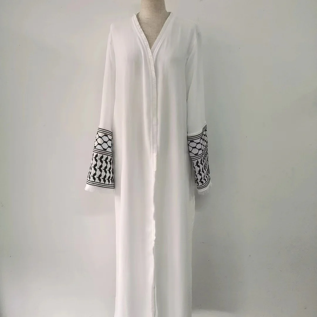 Keffiyeh Sleeve Open Abaya in White (clearance item online only) - Image 5