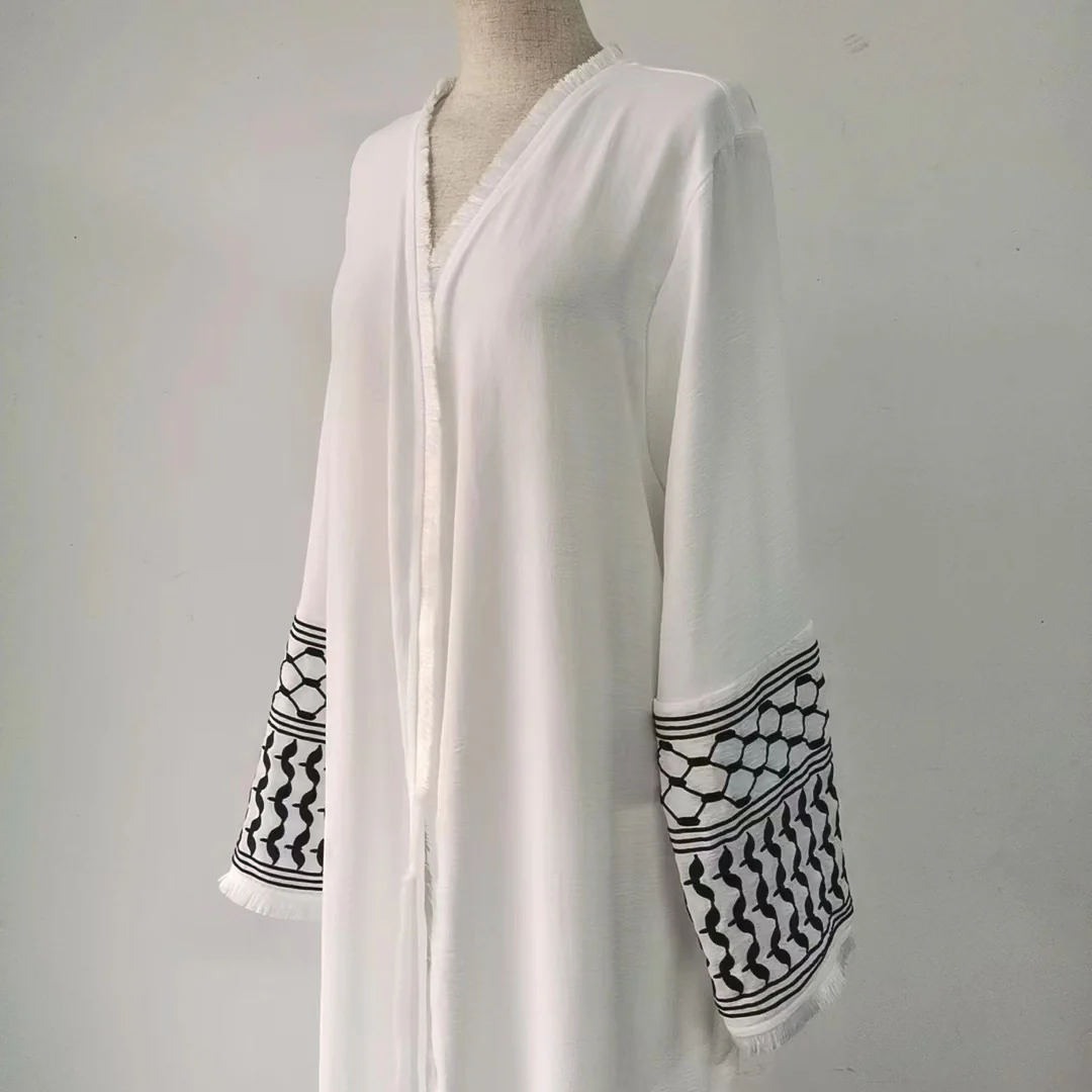 Keffiyeh Sleeve Open Abaya in White (clearance item online only) - Image 6