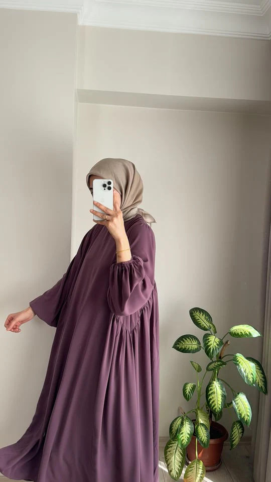 Modest Summer Abaya in Lavender (Crepe) - clearance online only - Image 2