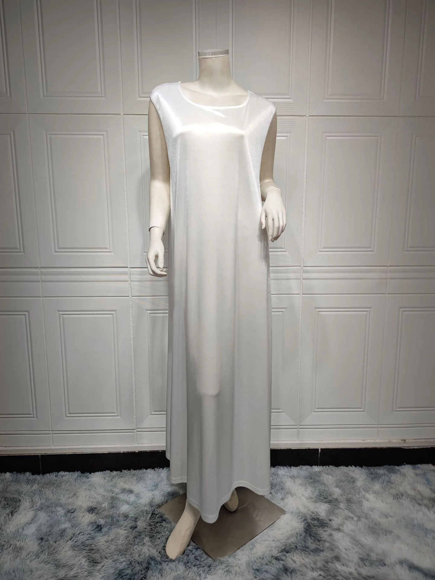 Sleeveless Slip-on Under Abaya in White